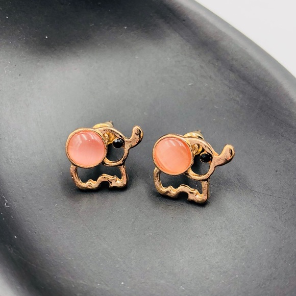 Posherpooch Jewelry - Adorable Elephant Stud Earrings New